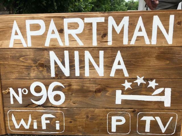 Apartman Nina Licko Petrovo Selo Екстериор снимка