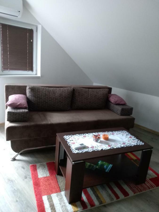 Apartman Nina Licko Petrovo Selo Екстериор снимка