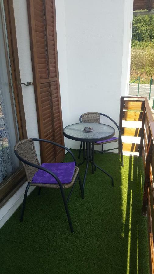 Apartman Nina Licko Petrovo Selo Екстериор снимка