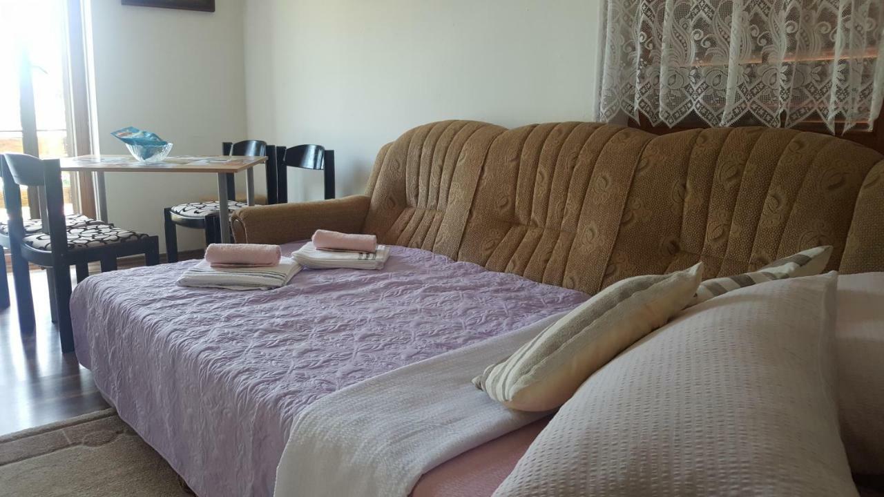 Apartman Nina Licko Petrovo Selo Екстериор снимка