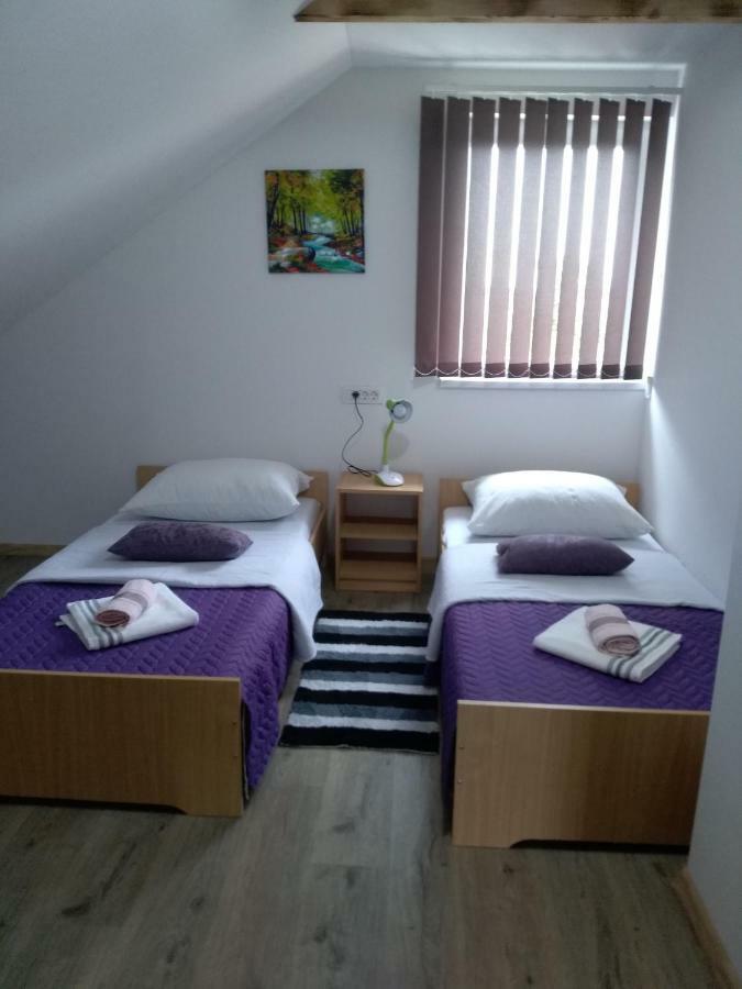 Apartman Nina Licko Petrovo Selo Екстериор снимка