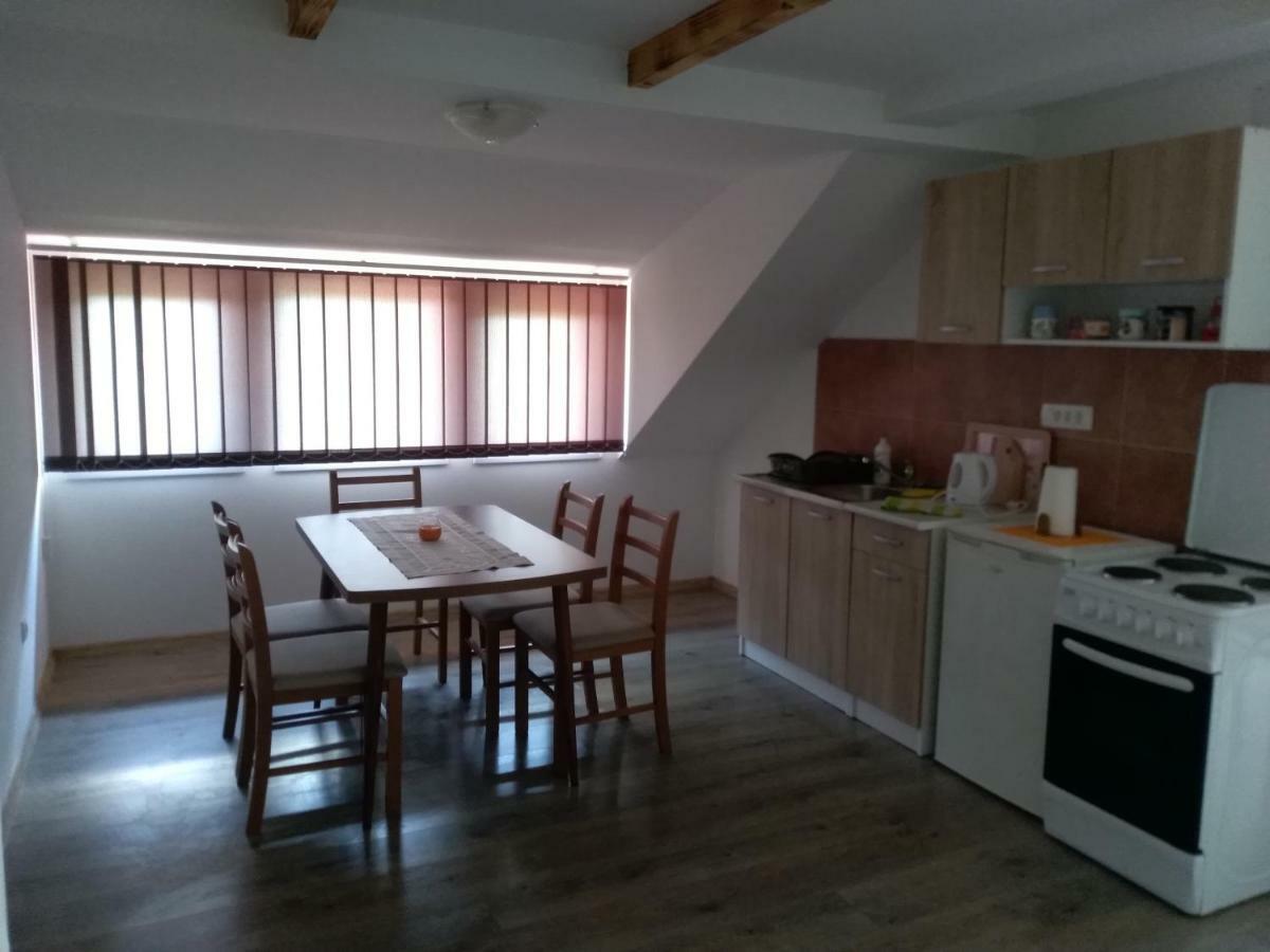 Apartman Nina Licko Petrovo Selo Екстериор снимка